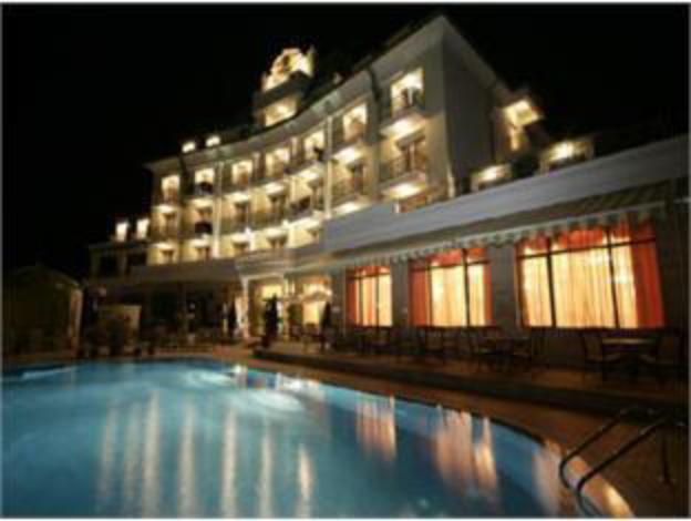 hotel romance and family suites