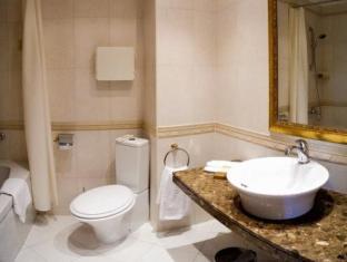 hotel romance and family suites