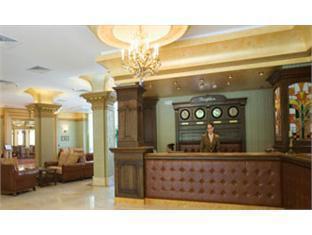 hotel romance and family suites