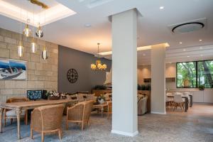 hotel romance and family suites