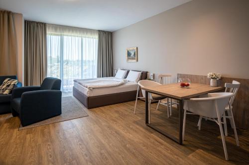 hotel romance and family suites