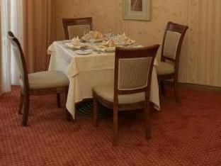 hotel romance and family suites