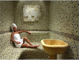 hotel romance and family suites