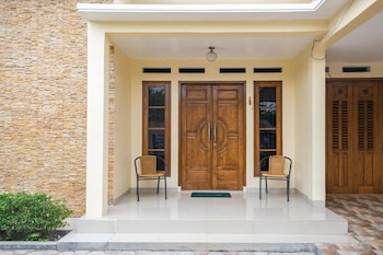 reddoorz syariah near grand kota bintang