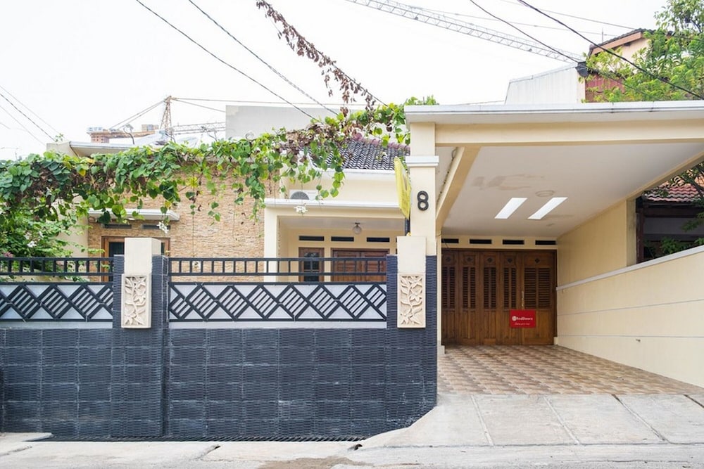 reddoorz syariah near grand kota bintang