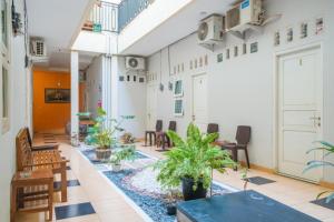 reddoorz syariah near grand kota bintang