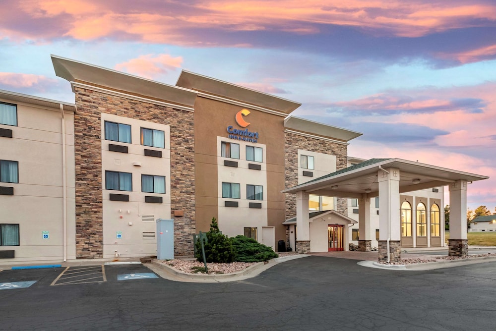 comfort inn and suites pueblo