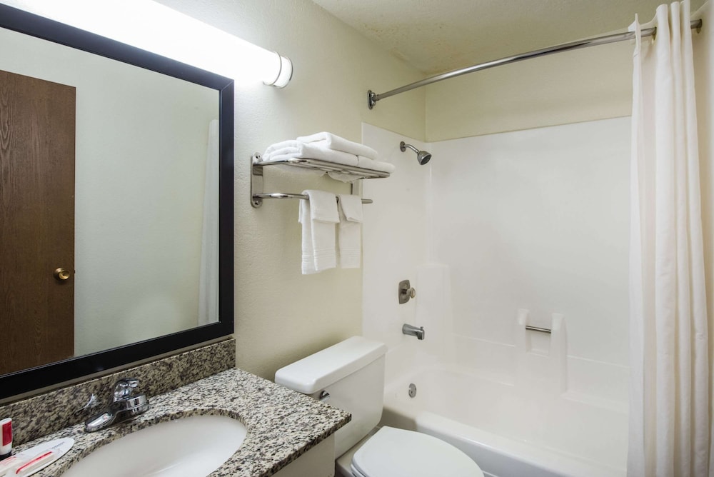 super 8 by wyndham pueblo