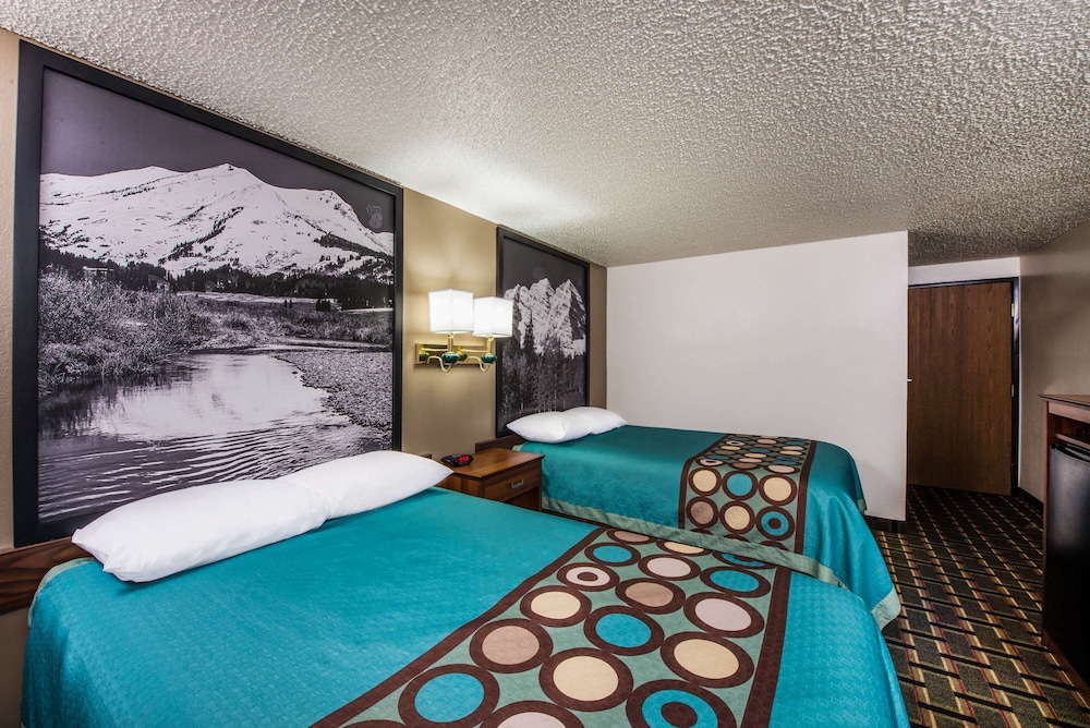 super 8 by wyndham pueblo