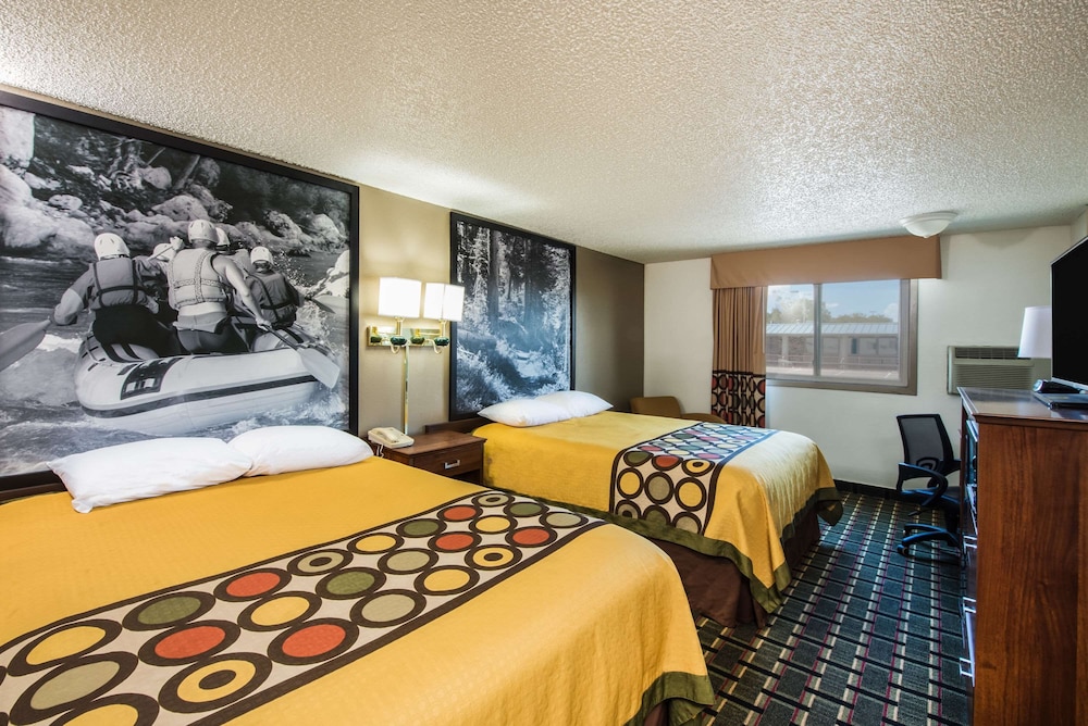 super 8 by wyndham pueblo