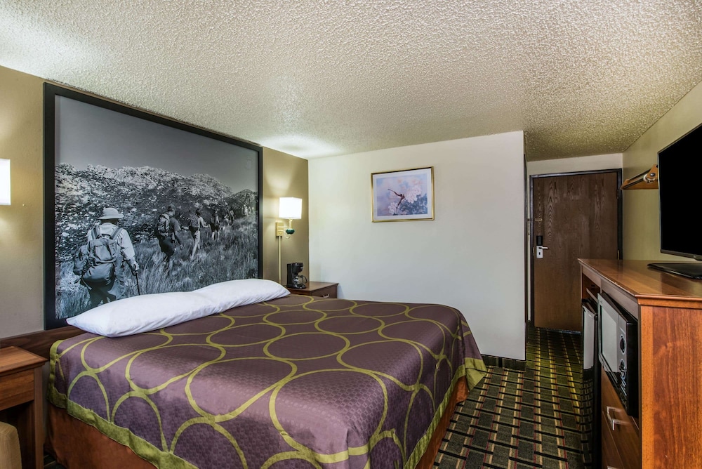super 8 by wyndham pueblo