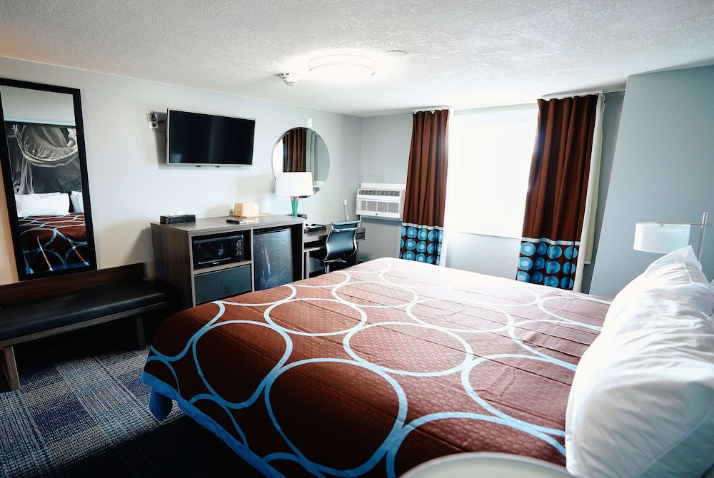 super 8 by wyndham pueblo