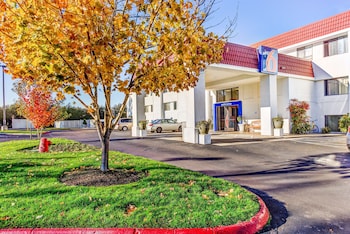 Motel 6 Portland, Or - Tigard West,King City>>Greenburg,2 star