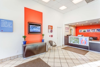 Motel 6 Portland, Or - Tigard West,King City>>Greenburg,2 star