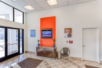 Motel 6 Portland, Or - Tigard West,King City>>Greenburg,2 star