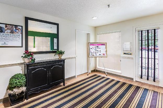 hometowne studios by red roof atlanta lawrenceville