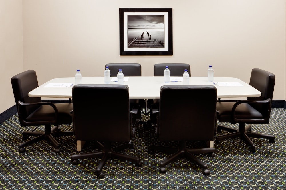holiday inn express and suites by ihg