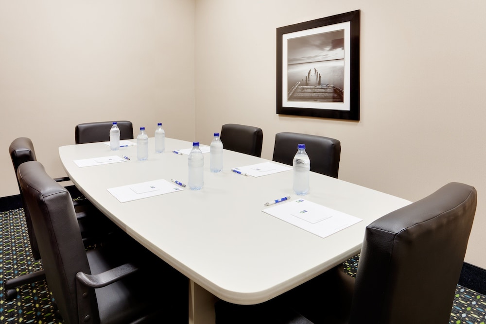 holiday inn express and suites by ihg