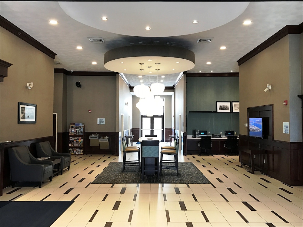 holiday inn express and suites by ihg