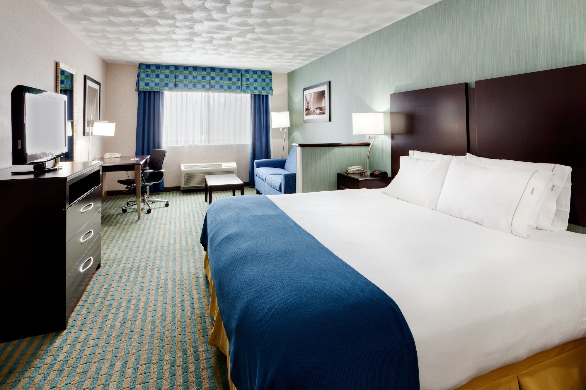 holiday inn express and suites by ihg