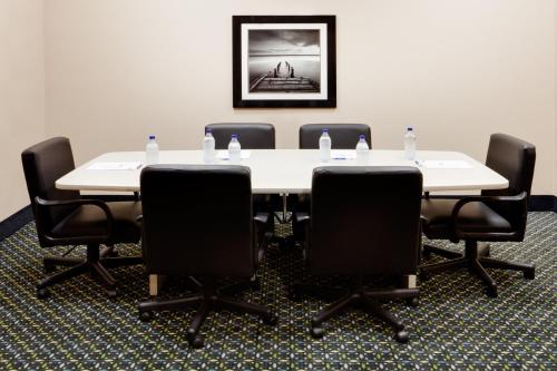 holiday inn express and suites by ihg