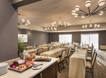 Crowne Plaza Providence-Warwick Airport By Ihg,Providence>>Cranston,4 star