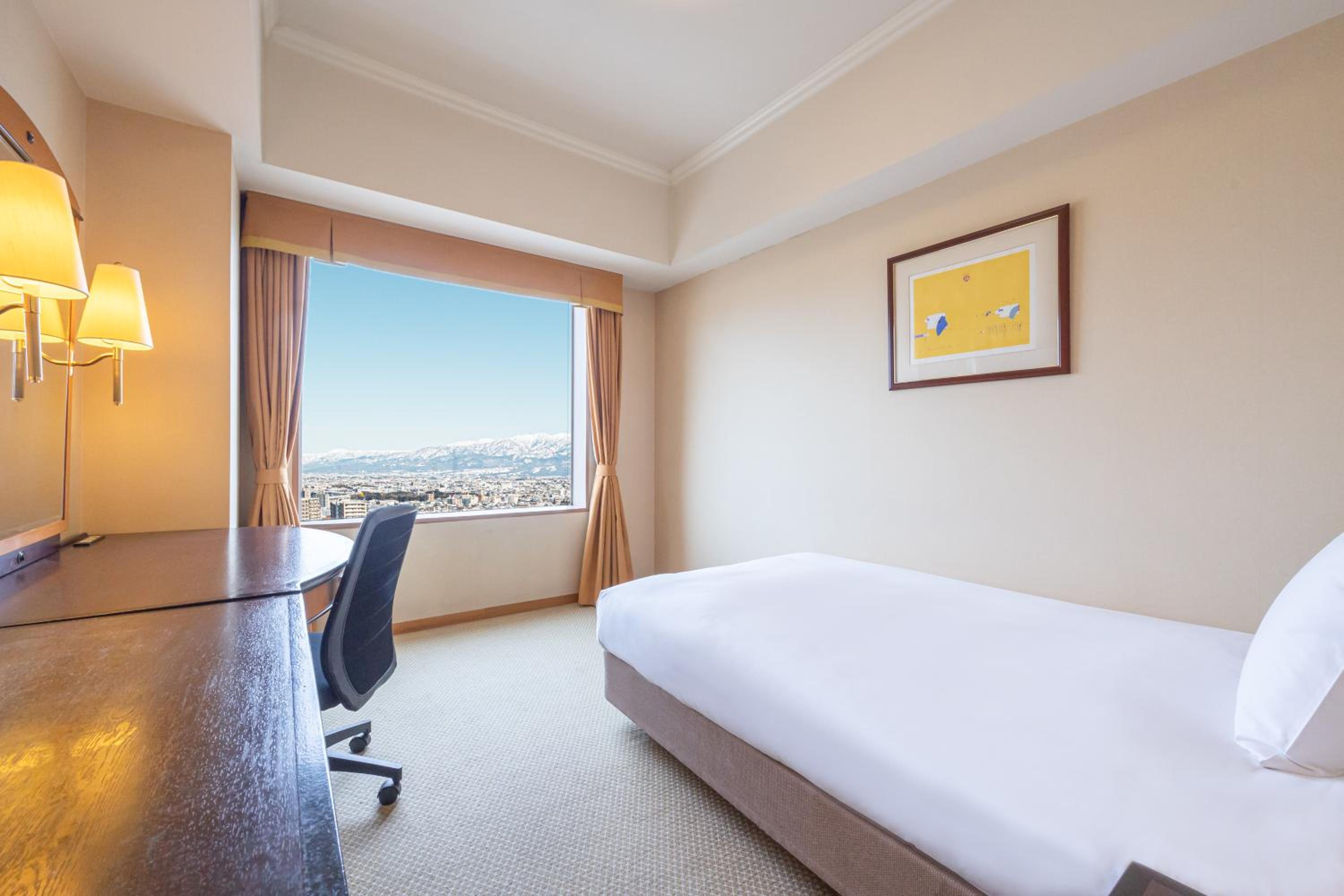 ana crowne plaza toyama