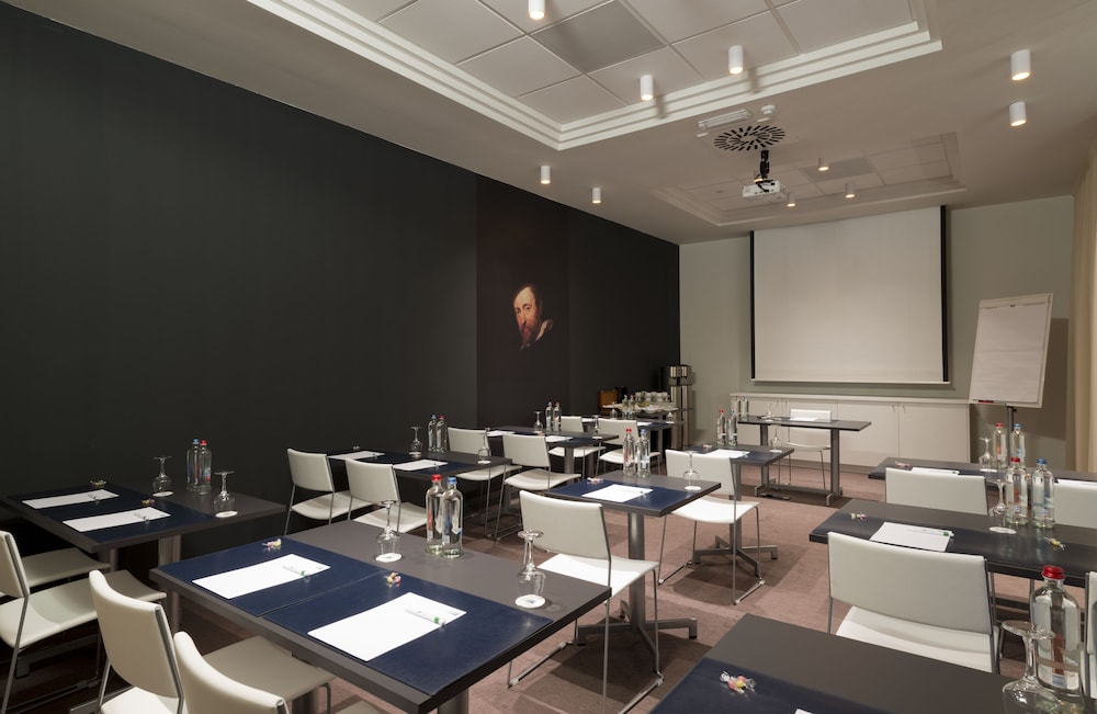 holiday inn express antwerp city north by ihg