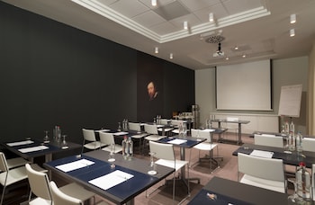 holiday inn express antwerp city north by ihg