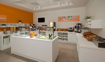 holiday inn express antwerp city north by ihg