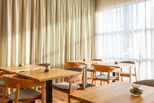 holiday inn express antwerp city north by ihg