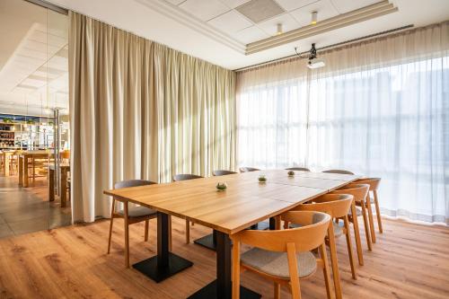 holiday inn express antwerp city north by ihg
