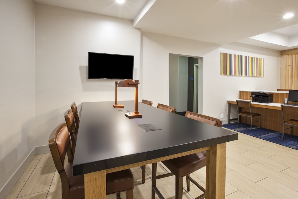 holiday inn express hotel and suites niles an ihg hotel