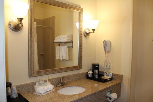 holiday inn express hotel and suites niles an ihg hotel