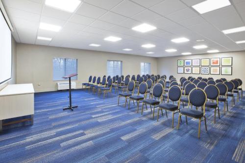 holiday inn express hotel and suites niles an ihg hotel