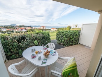 residence mer and golf eugenie