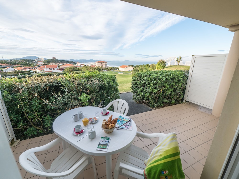 residence mer and golf eugenie