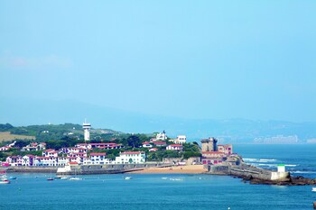 residence pierre and vacances eguzki