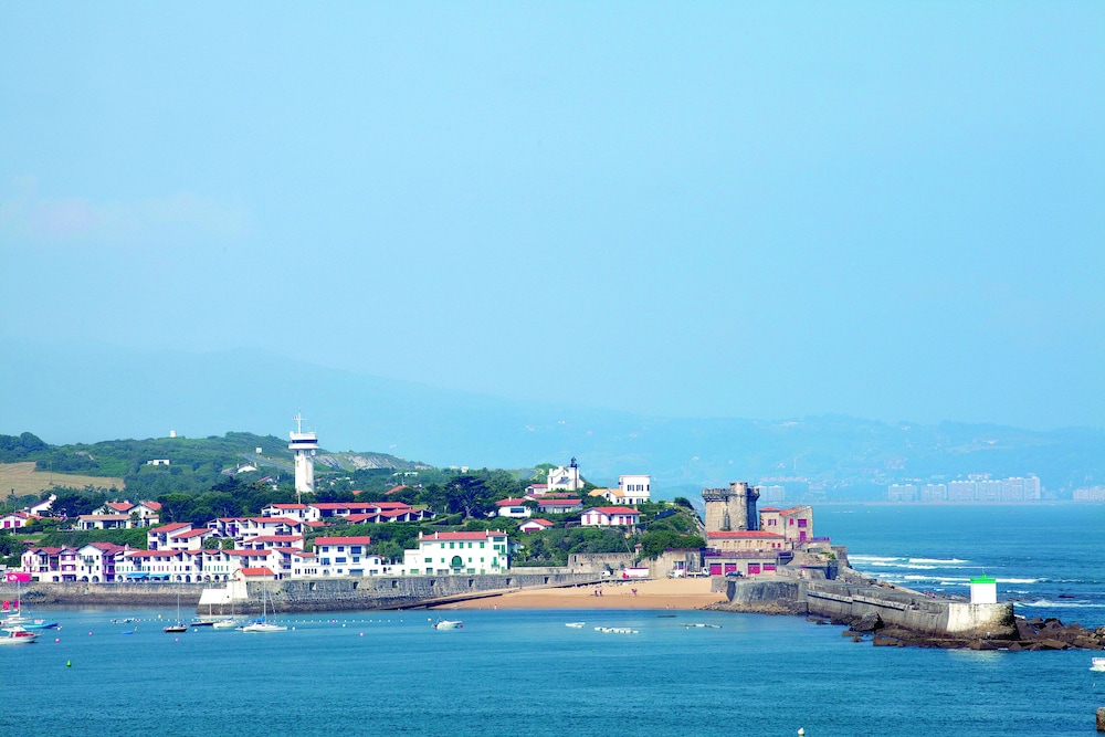 residence pierre and vacances eguzki