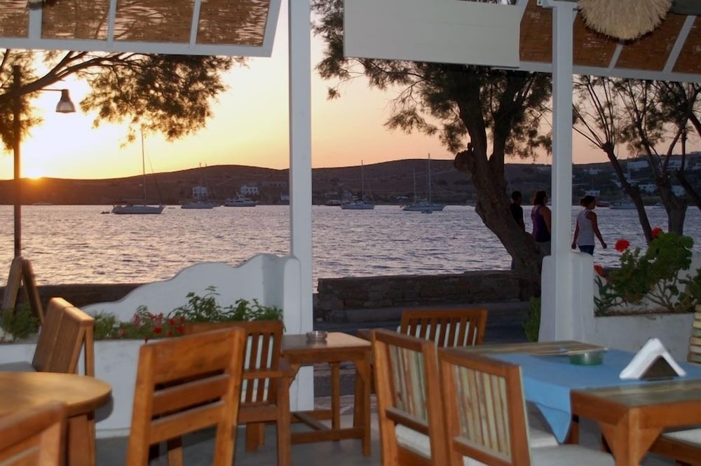 hotel paros