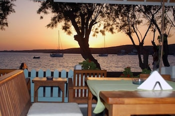 hotel paros