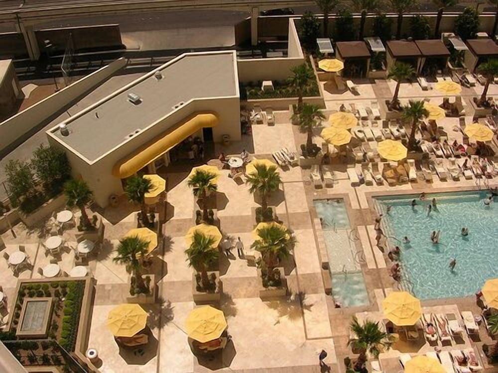 jet luxury resorts the signature condo hotel