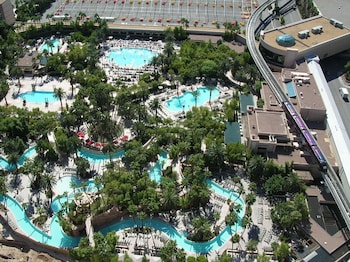 jet luxury resorts the signature condo hotel