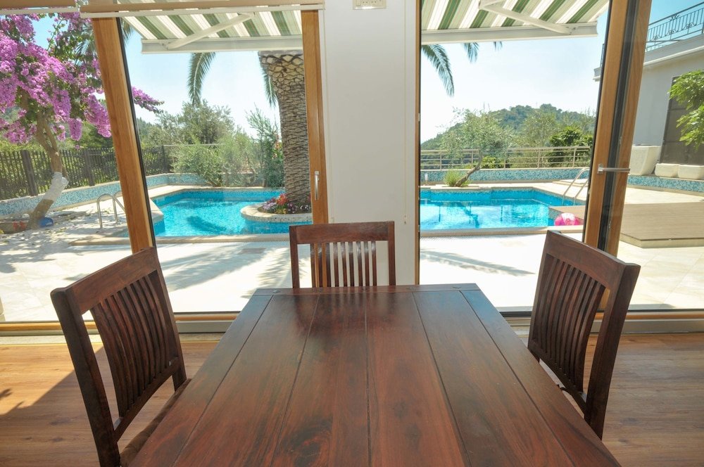 st george apartments and villa with pool