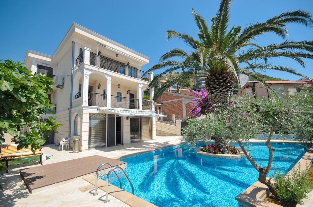 st george apartments and villa with pool