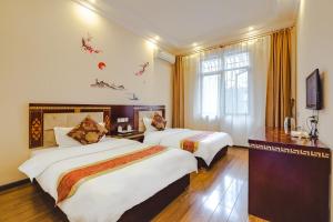Chengdu Holly Hostel,,2 star