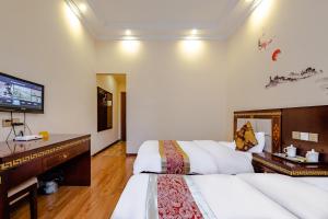 Chengdu Holly Hostel,,2 star