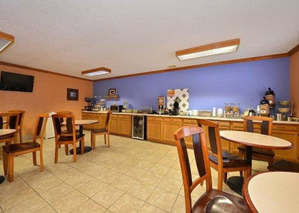 Quality Inn & Suites Grinnell Near University,Marshalltown>>Grinnell,3 star