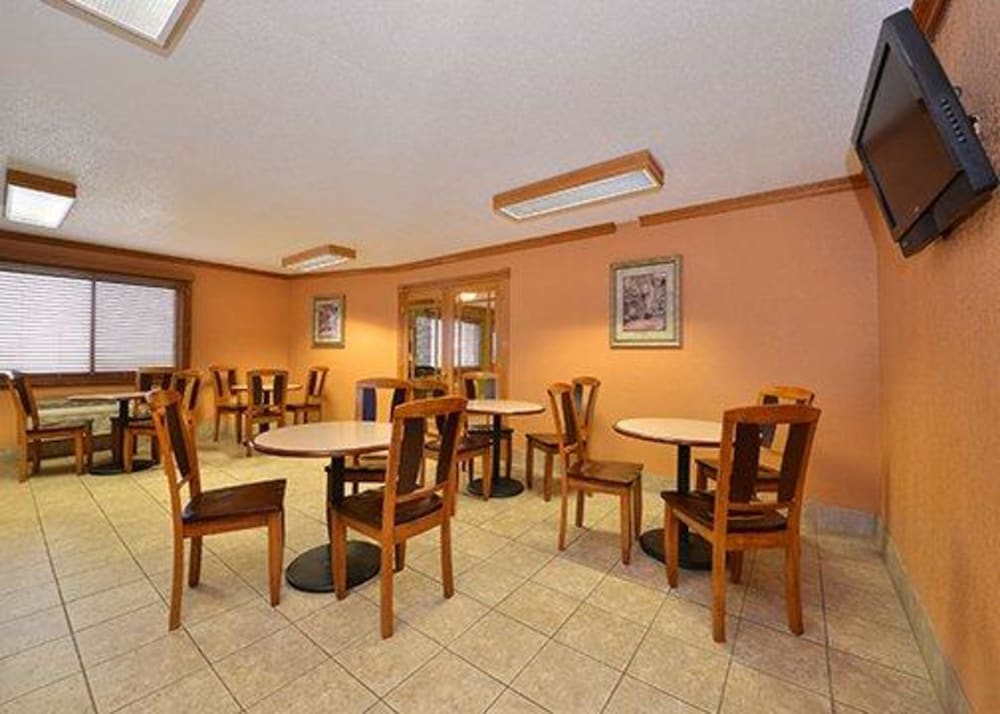 Quality Inn & Suites Grinnell Near University,Marshalltown>>Grinnell,3 star