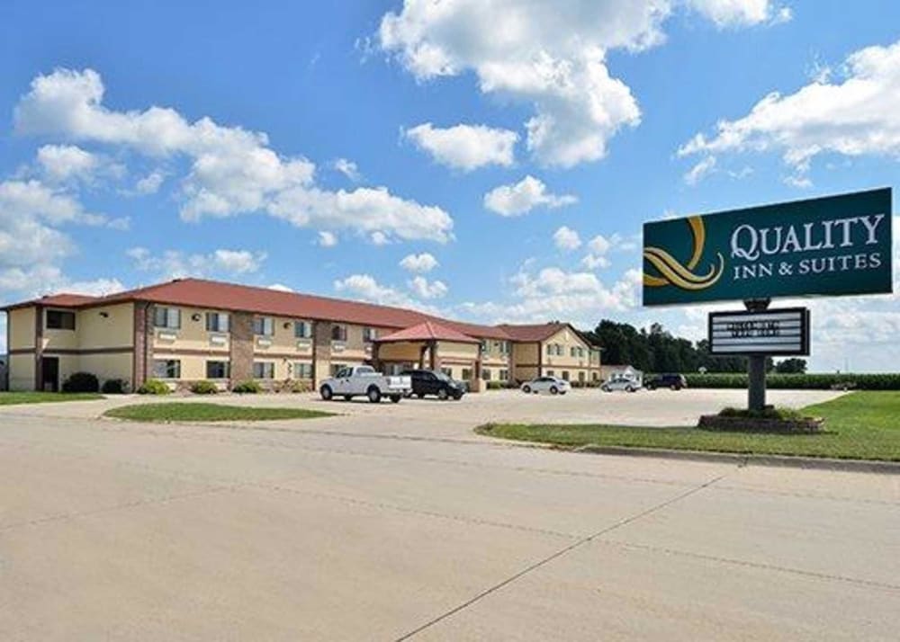 quality inn and suites grinnell near university